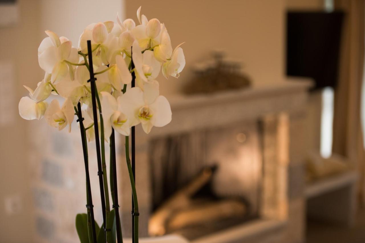Efmar Exclusive Residences ยีธิโอ ภายนอก รูปภาพ
