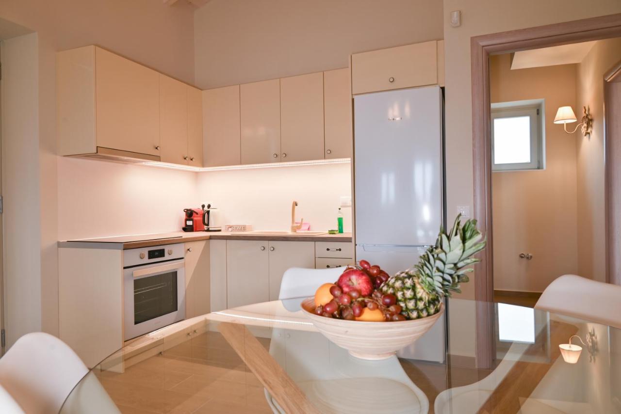 Efmar Exclusive Residences ยีธิโอ ภายนอก รูปภาพ